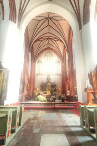 Ein nachbearbeitetes Foto von St. Peter und Paul in Heilsberg, das wie eine Vision im Traum wirkt.